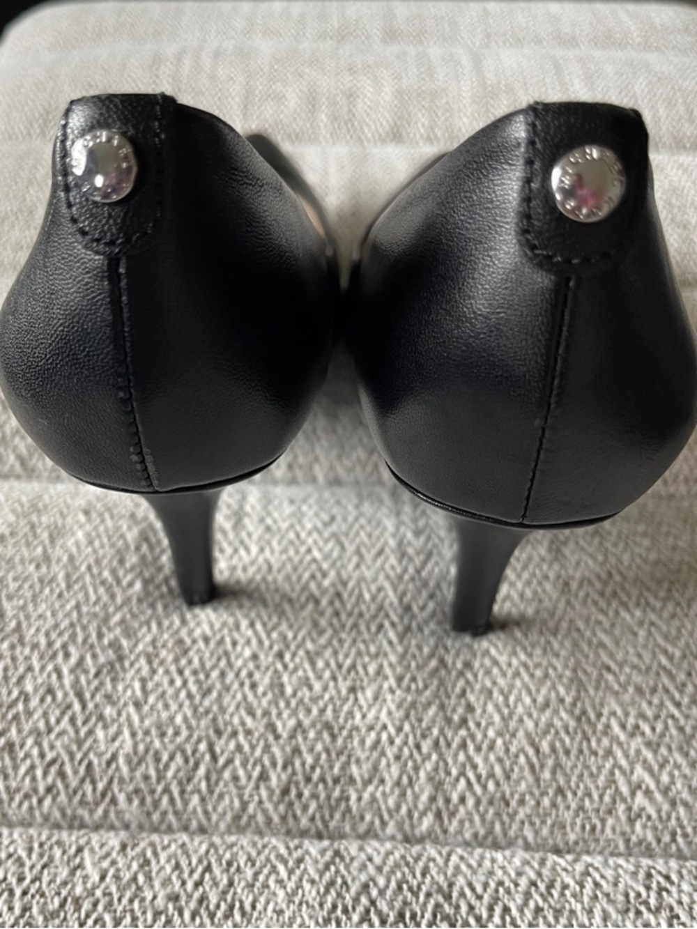 MICHAEL MICHAEL KORS Women's Black Leather Pointed-Toe Pumps Size 7.5 or 7 1/2 - Picture 4 of 10